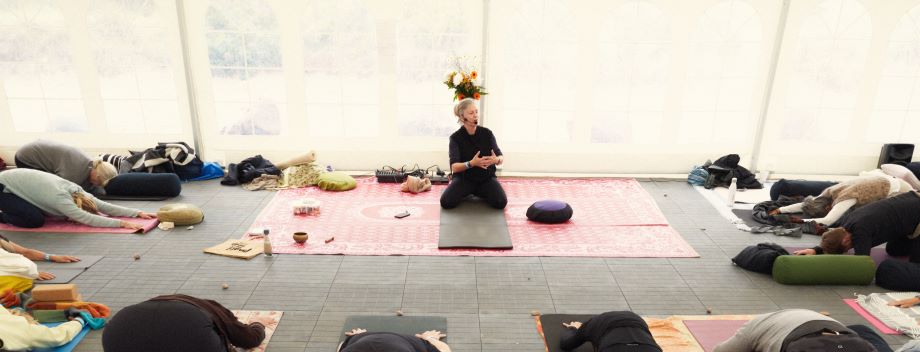 Stemning på Tisvilde Yogafestival