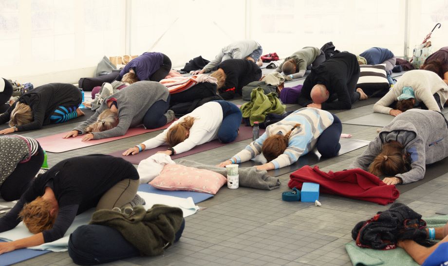 Stemning på Tisvilde Yogafestival